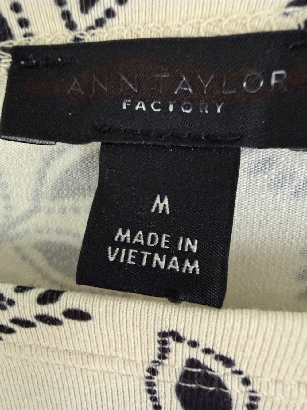 Ann Taylor Women’s Floral Boatneck Top in Cream and Black - Picture 3 of 3